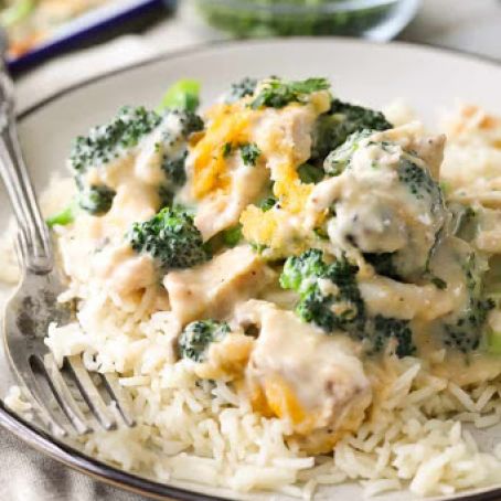 SIMPLE CREAMY CHICKEN & BROCCOLI DIVAN